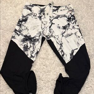 Pink Victoria’s Secret  Marble Print Leggings size medium NWT